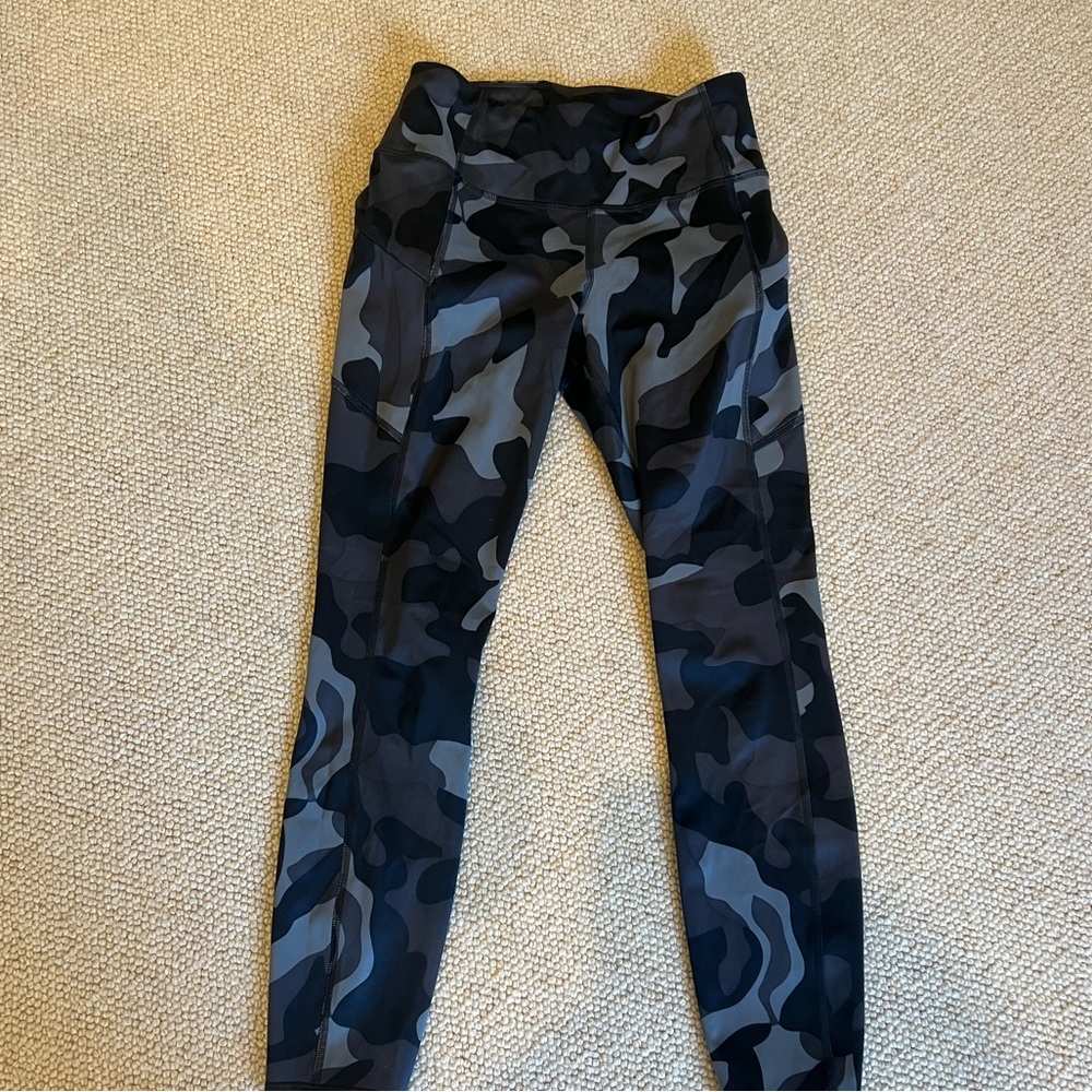 Athleta Contender grey camo tights leggings EUC size XS